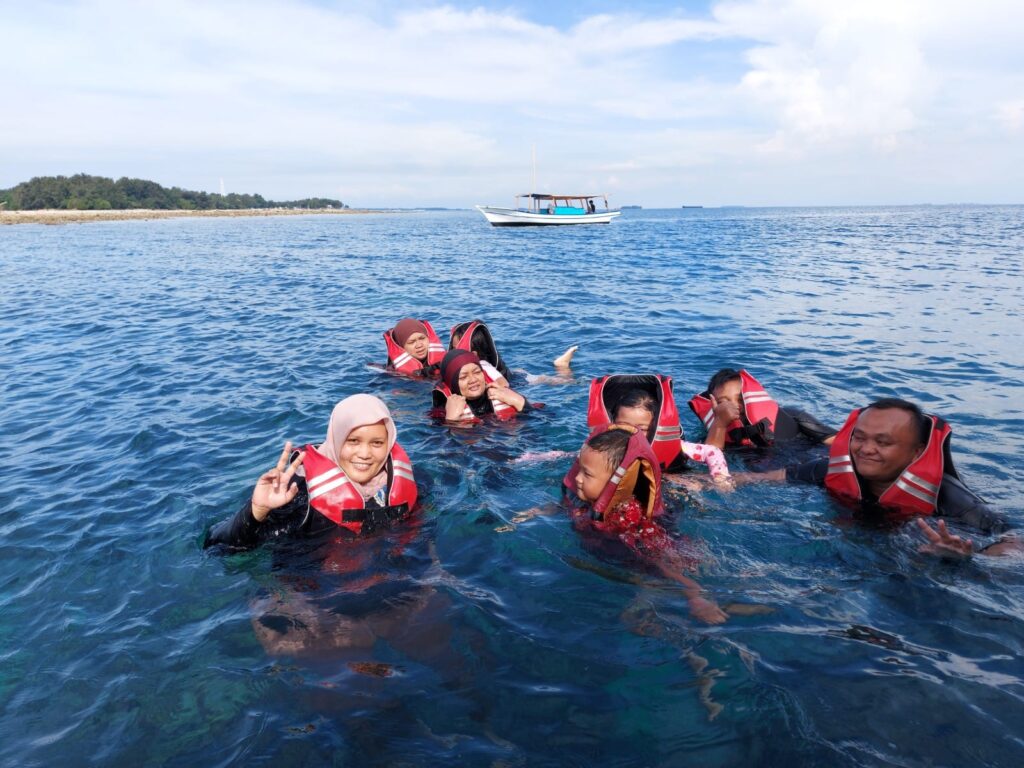 Snorkling di Pulau Tidung